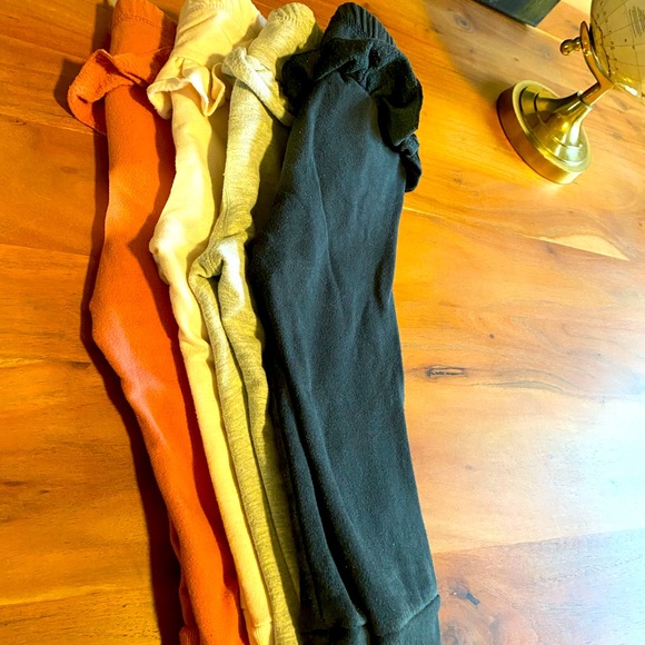 Ruffle fleece pants 4 pairs 7$ - Picture 3 of 4